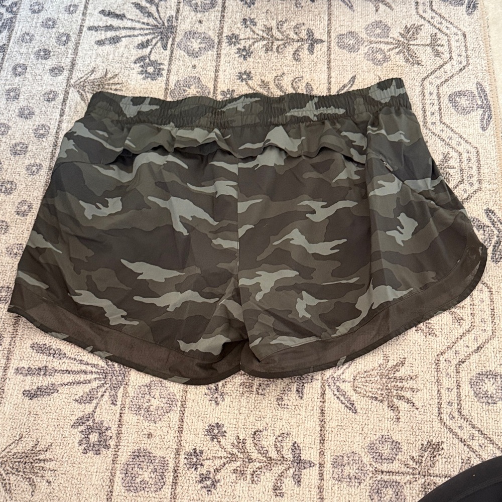 Athleta Women’s Mesh Racer Shorts 4” - Picture 3 of 3
